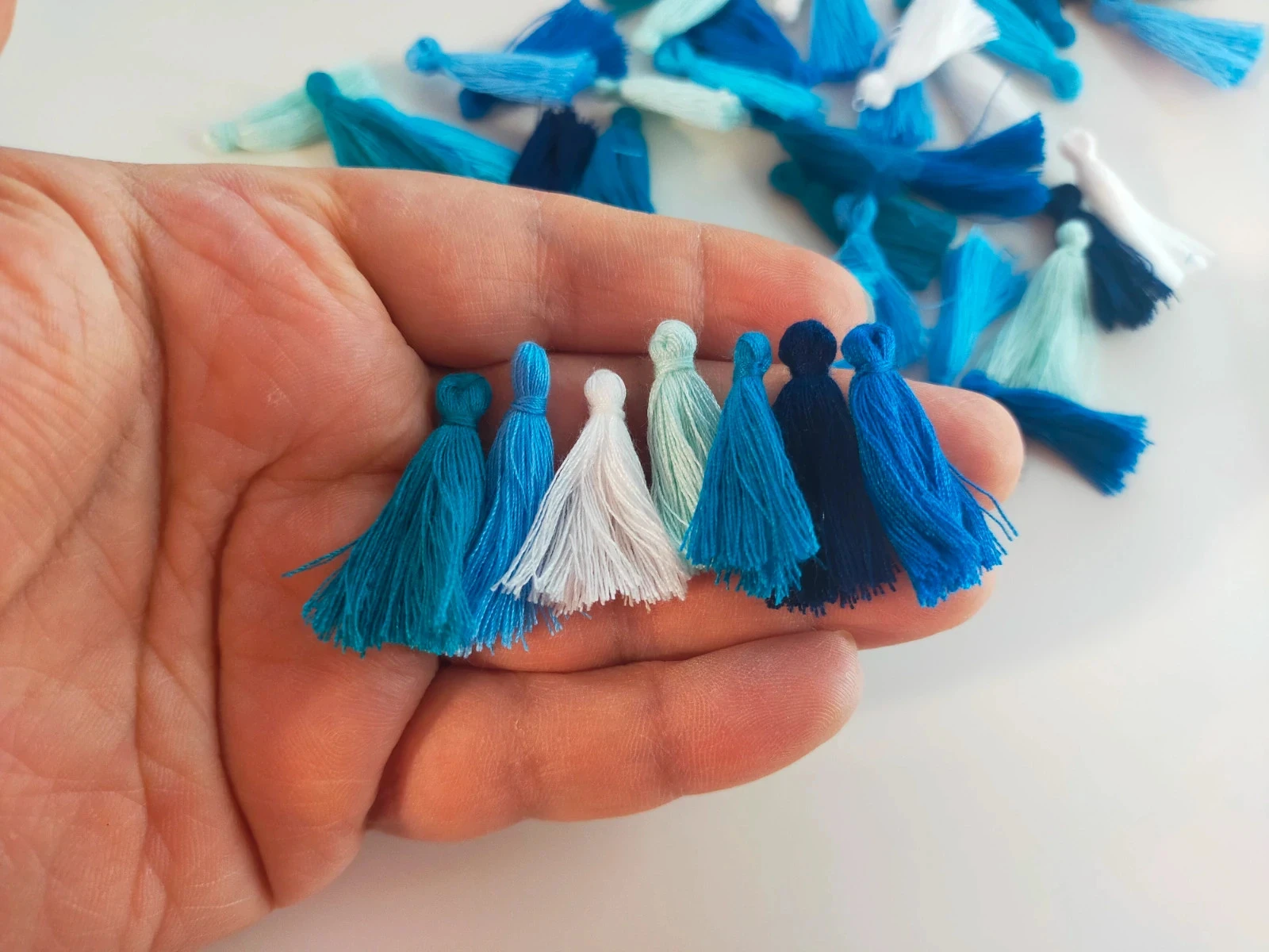 50 pompons blauw en wit lot nr. 6590 – photo 3